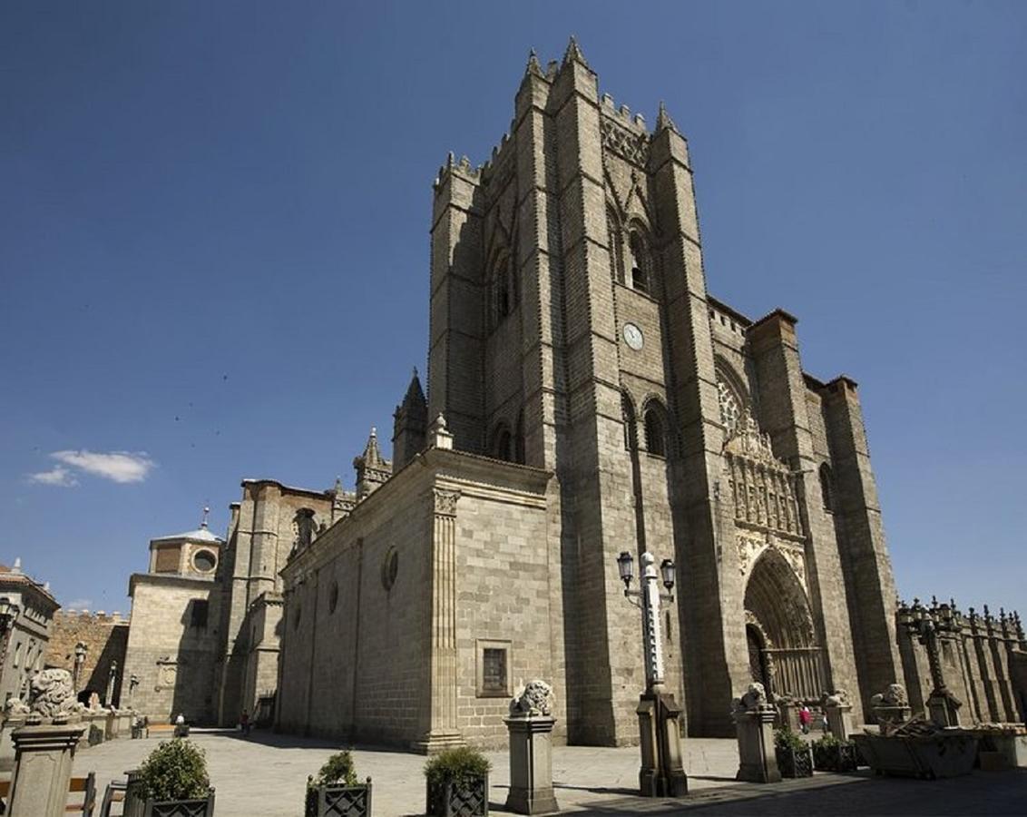 Apartamentos Turisticos Avila La Catedral المظهر الخارجي الصورة