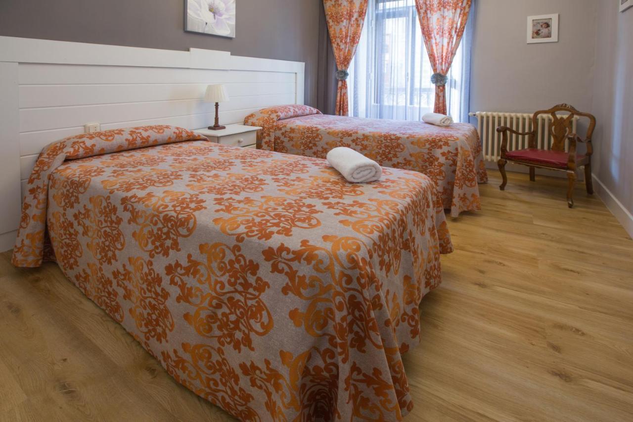 Apartamentos Turisticos Avila La Catedral المظهر الخارجي الصورة