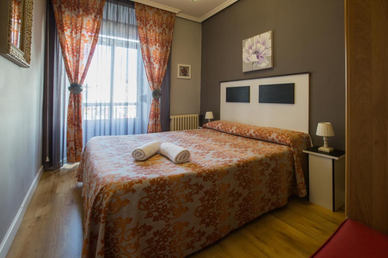 Apartamentos Turisticos Avila La Catedral المظهر الخارجي الصورة
